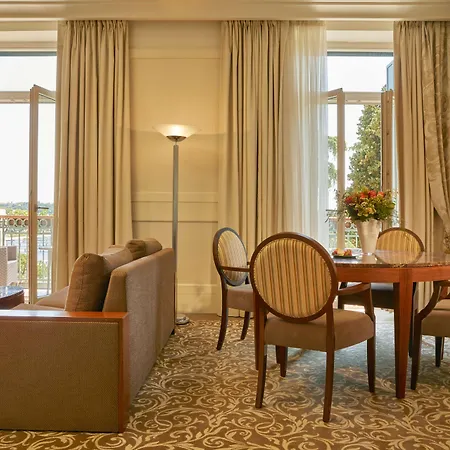 Kempinski Palace