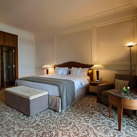 Kempinski Palace Hotel