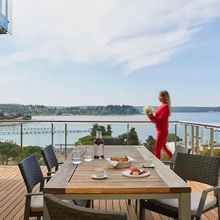 Kempinski Palace Hotel 5*