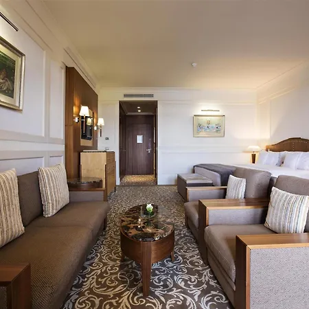Kempinski Palace Hotel 5*