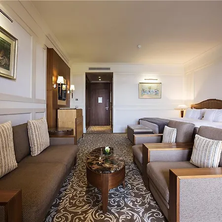 Kempinski Palace 5*