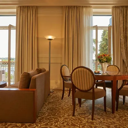 Palace 5*