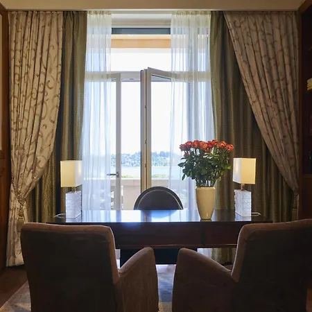 Palace 5*