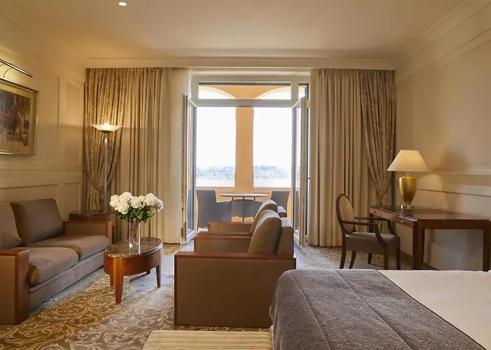 Отель Palace 5*